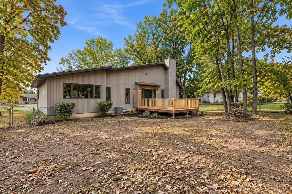 Photo of 3611 Kingsway Drive, Crown Point, IN 46307 (MLS # 847071)