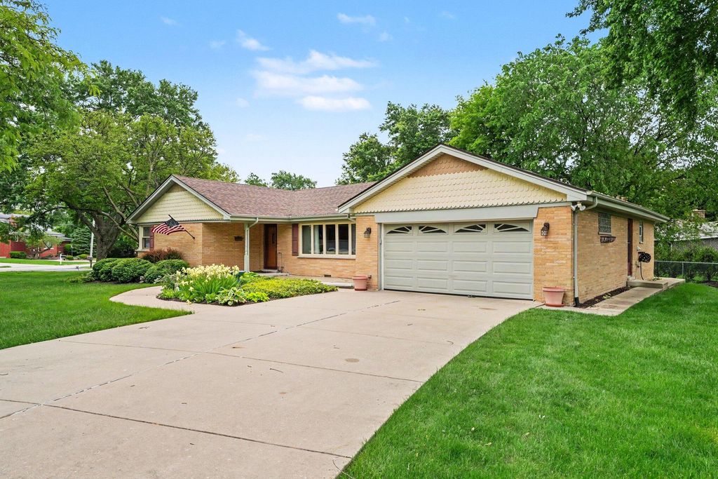 Photo of 12400 S 70th Avenue, Palos Heights, IL 60463 (MLS # 839316)