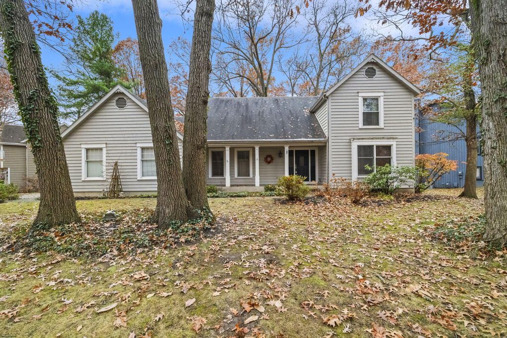 Photo of 4203 Oakgrove Drive, Valparaiso, IN 46383 (MLS # 831138)