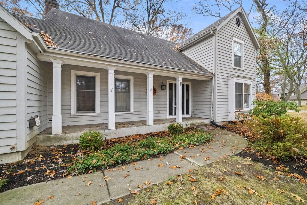 Photo of 4203 Oakgrove Drive, Valparaiso, IN 46383 (MLS # 831138)