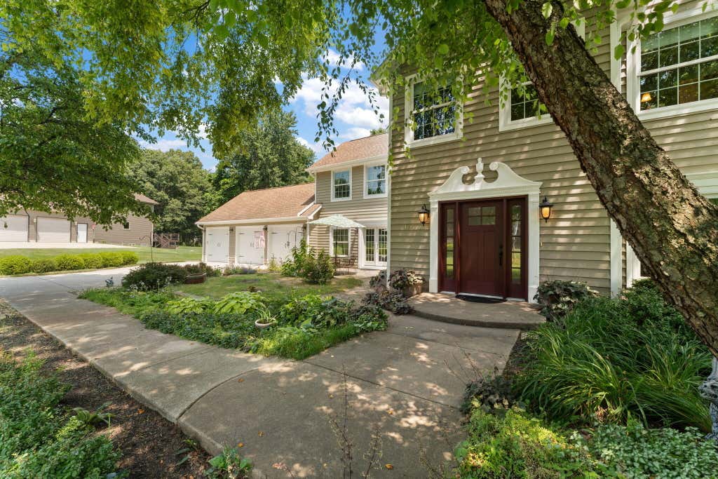 Photo of 117 Johnson Drive, Valparaiso, IN 46383 (MLS # 842466)