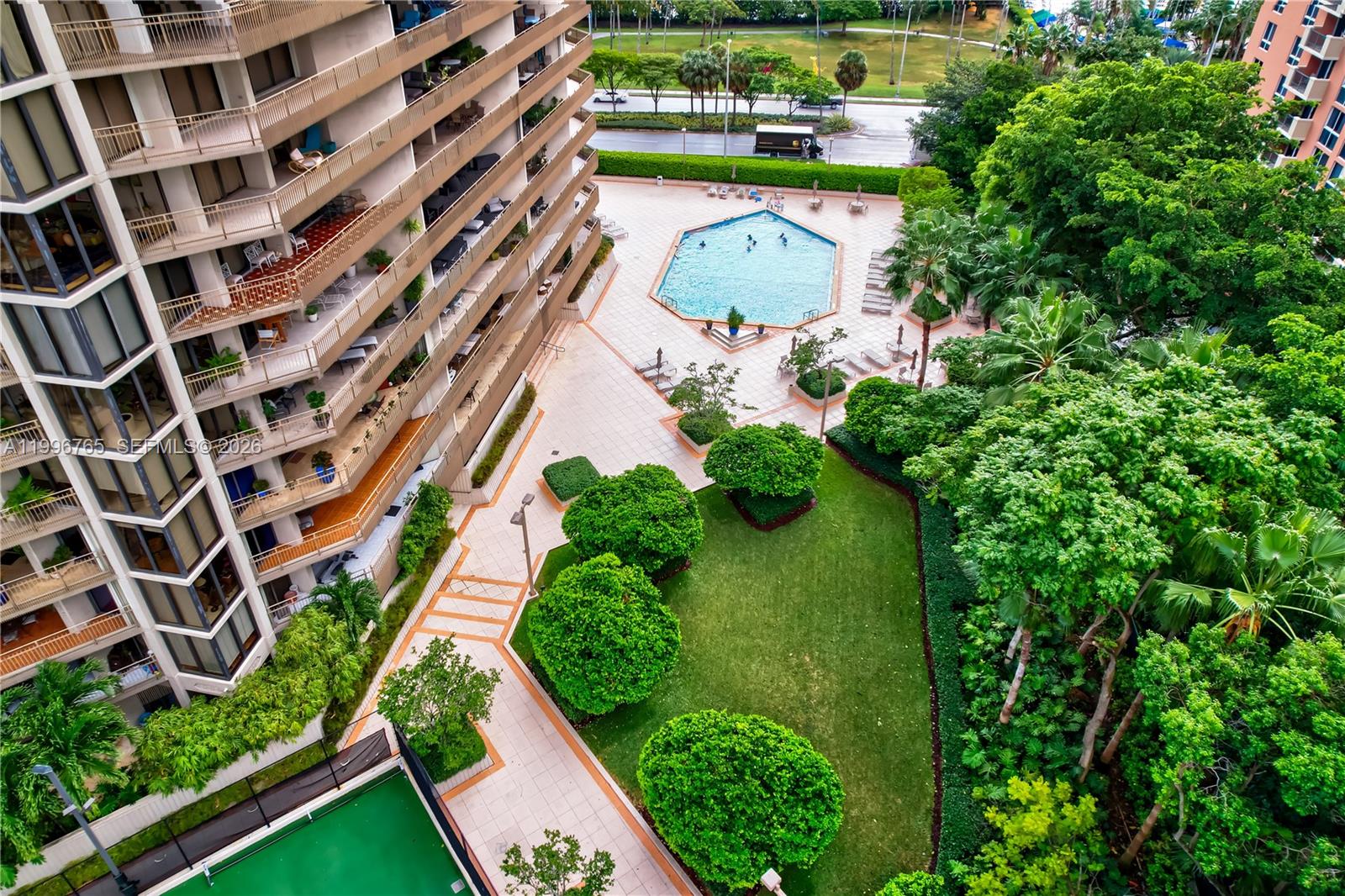 YACHT HARBOUR CONDO - Residential