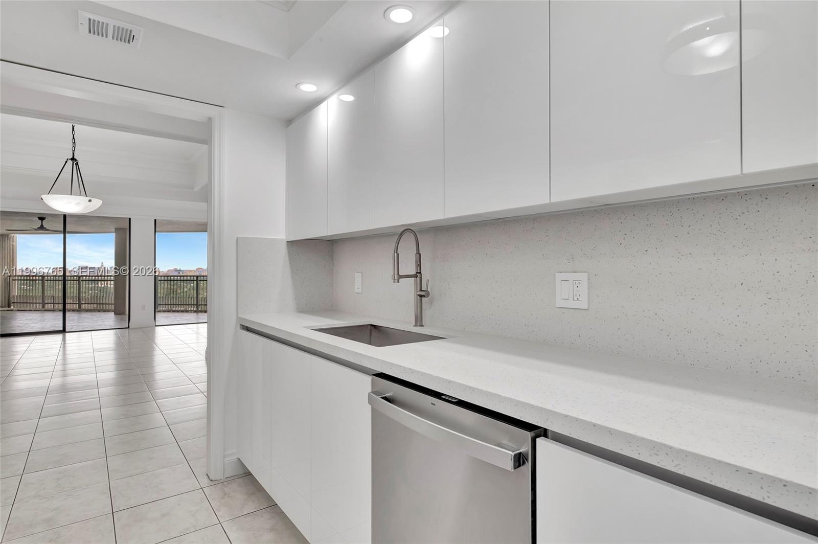 YACHT HARBOUR CONDO - Residential