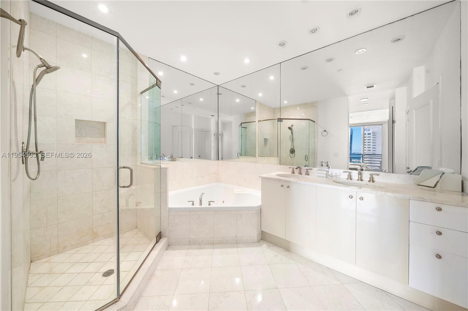 CARBONELL CONDO - Residential