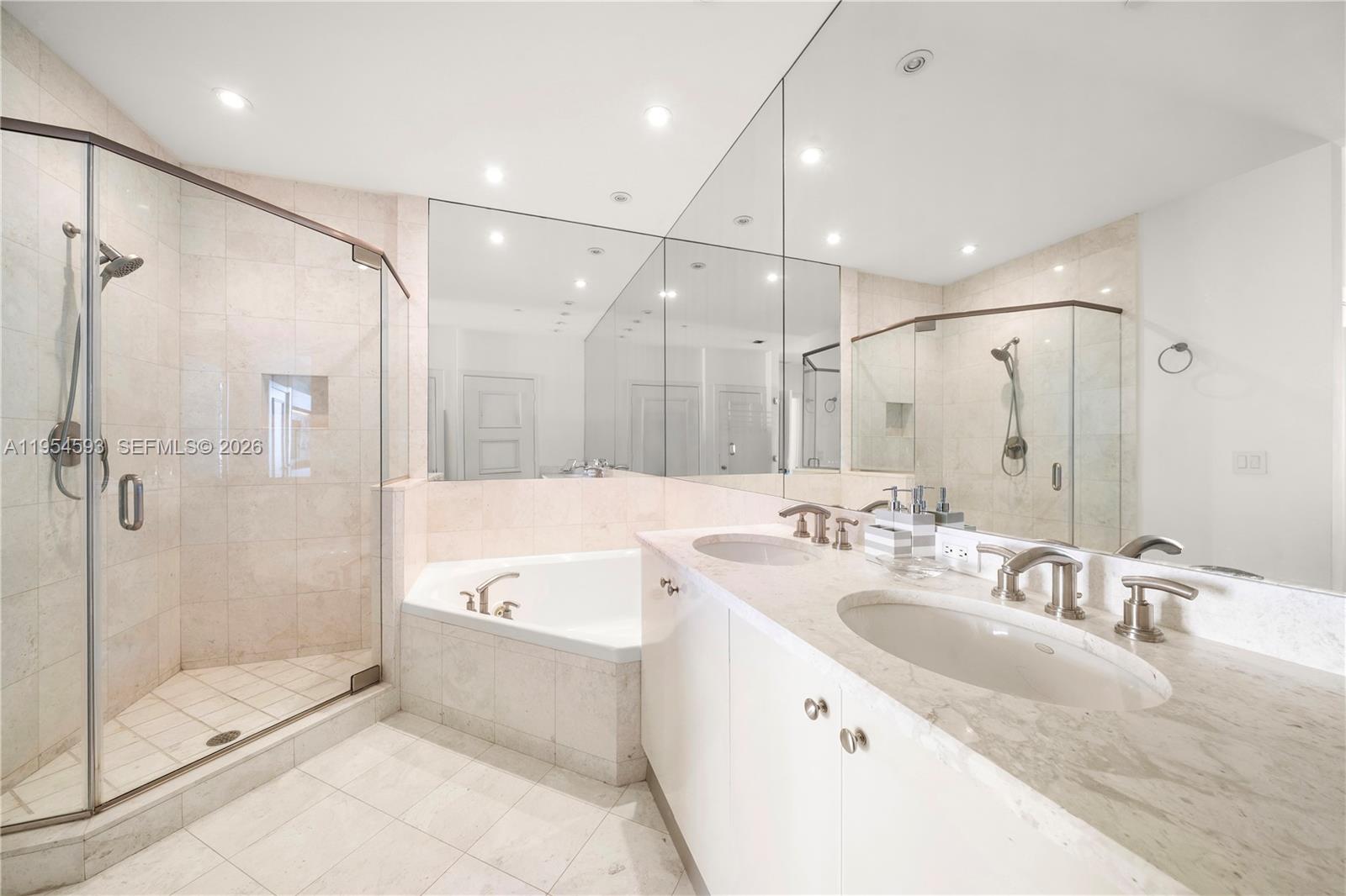 CARBONELL CONDO - Residential