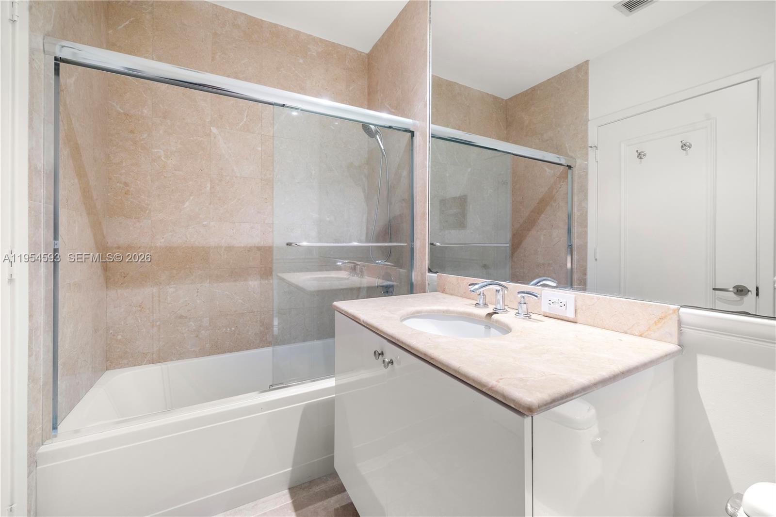 CARBONELL CONDO - Residential