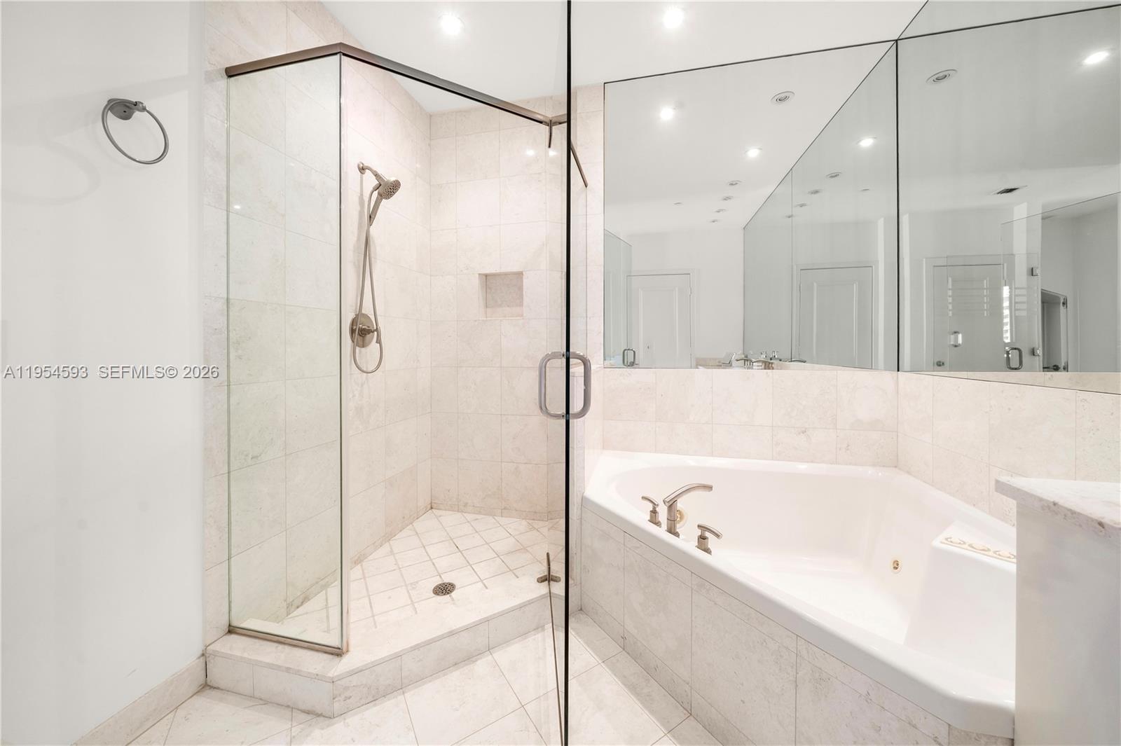 CARBONELL CONDO - Residential