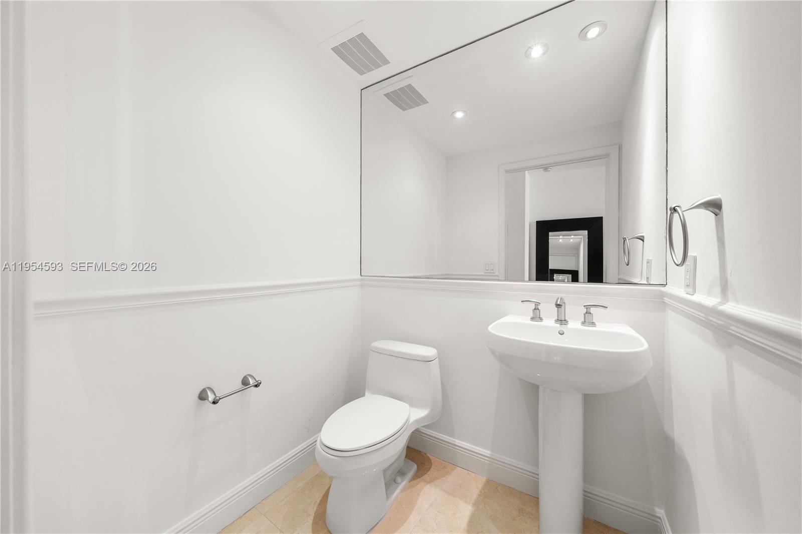 CARBONELL CONDO - Residential