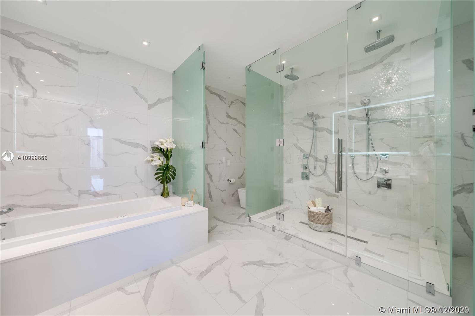 PRIVE CONDO - Residential