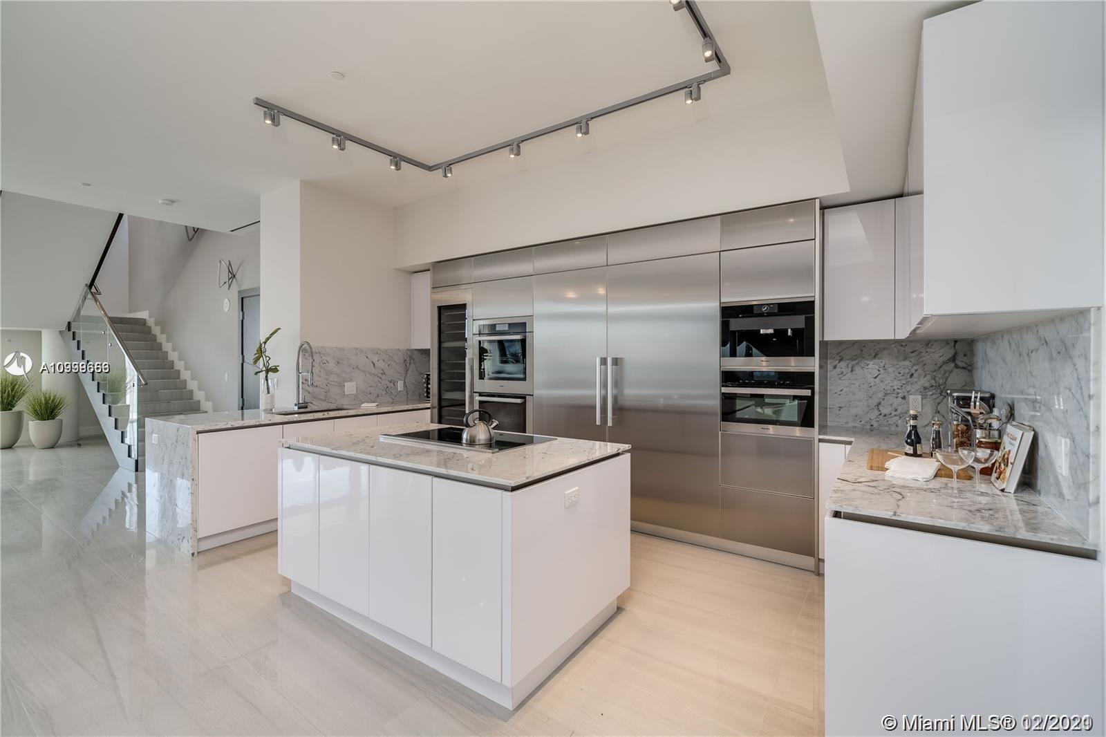 PRIVE CONDO - Residential