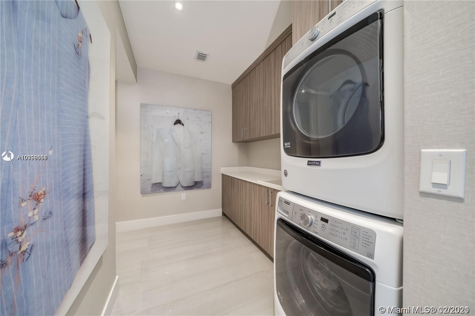 PRIVE CONDO - Residential