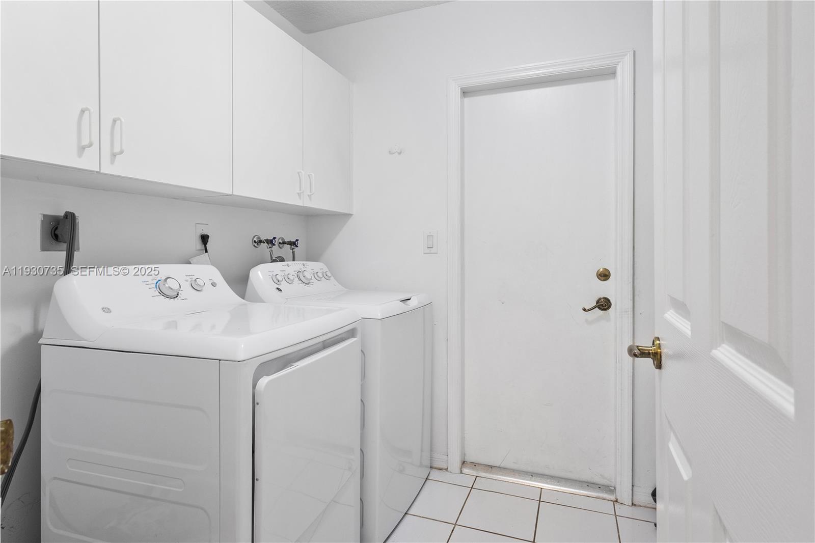 DORAL SANDS - Residential