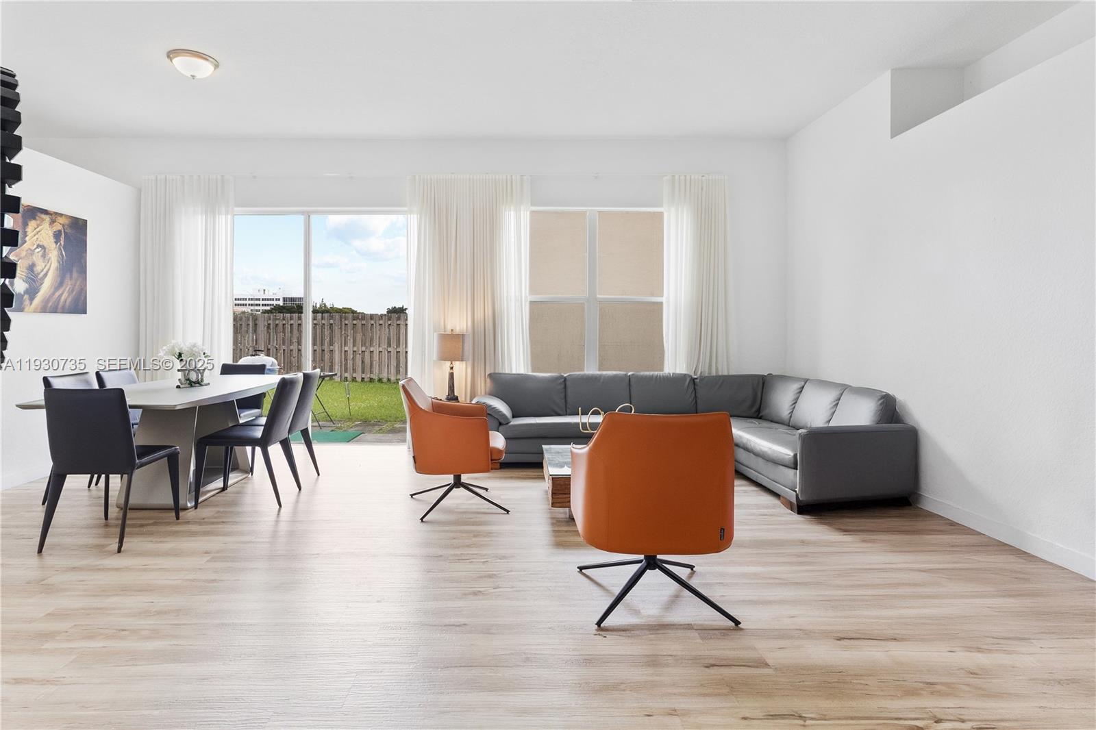 DORAL SANDS - Residential