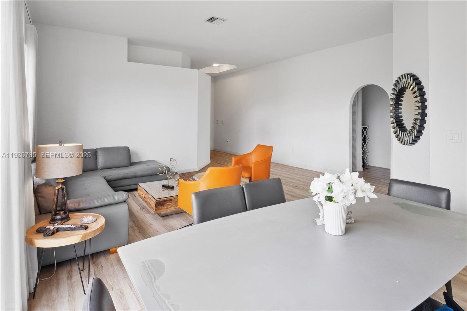 DORAL SANDS - Residential