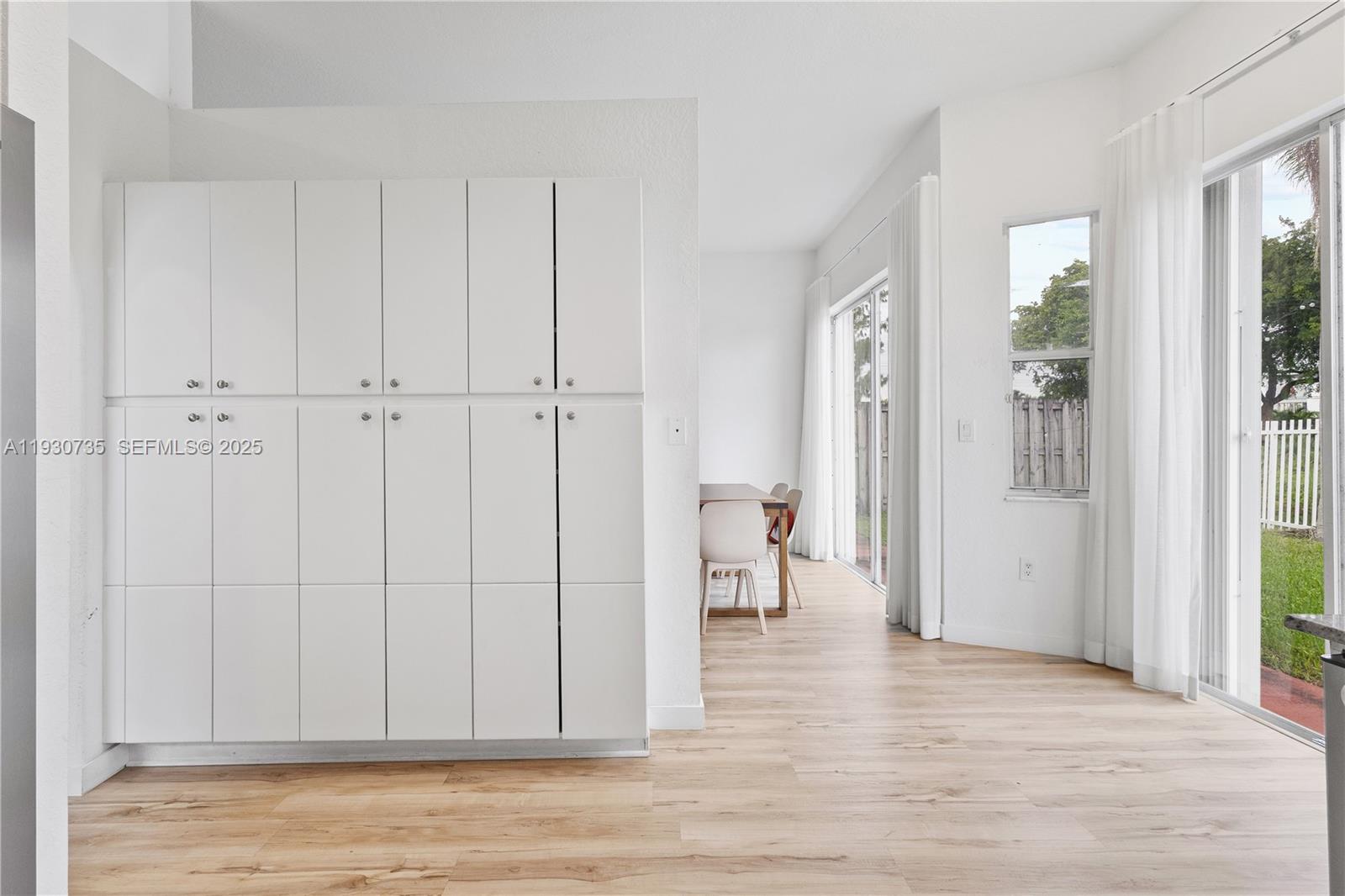 DORAL SANDS - Residential