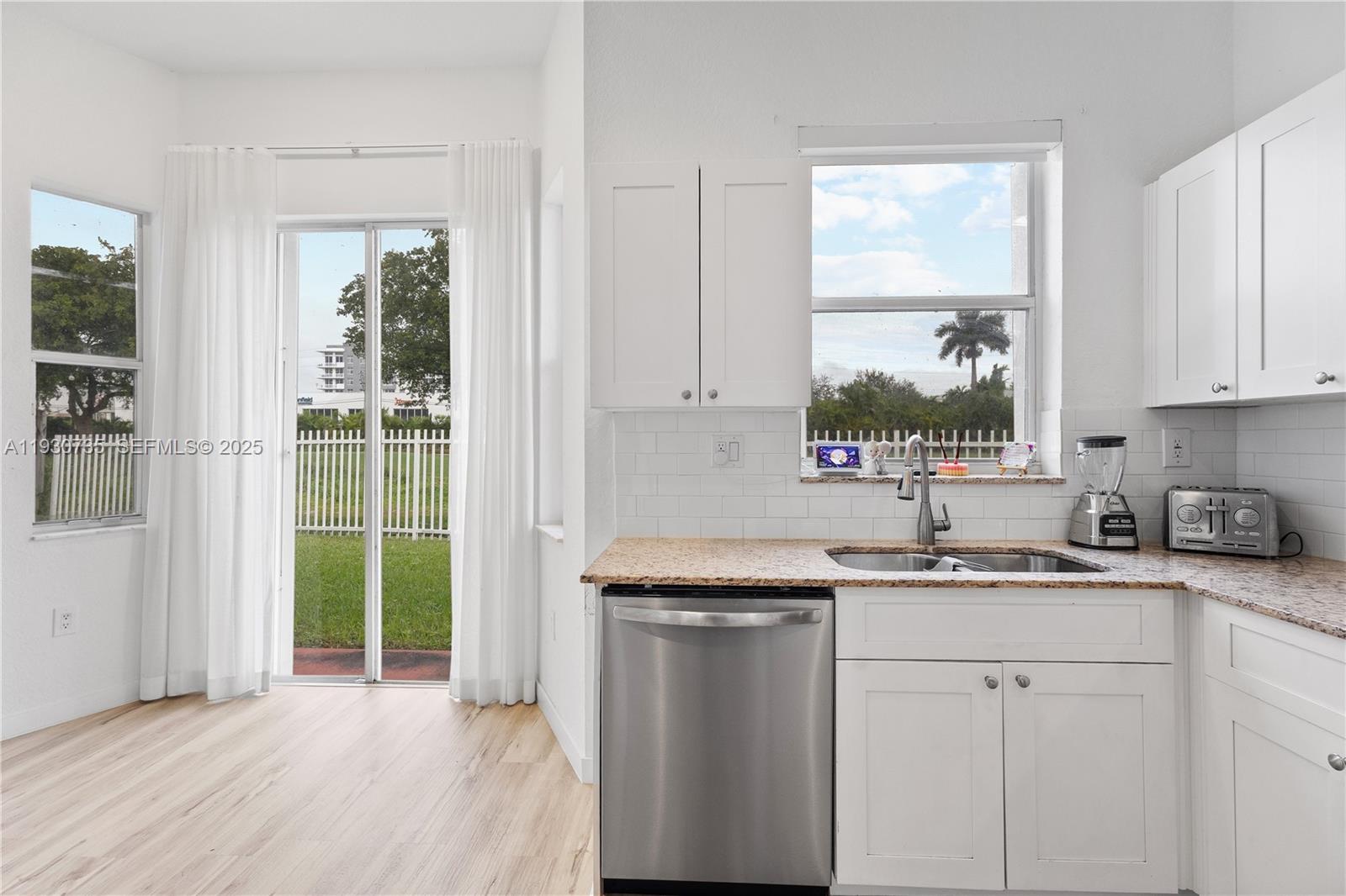 DORAL SANDS - Residential