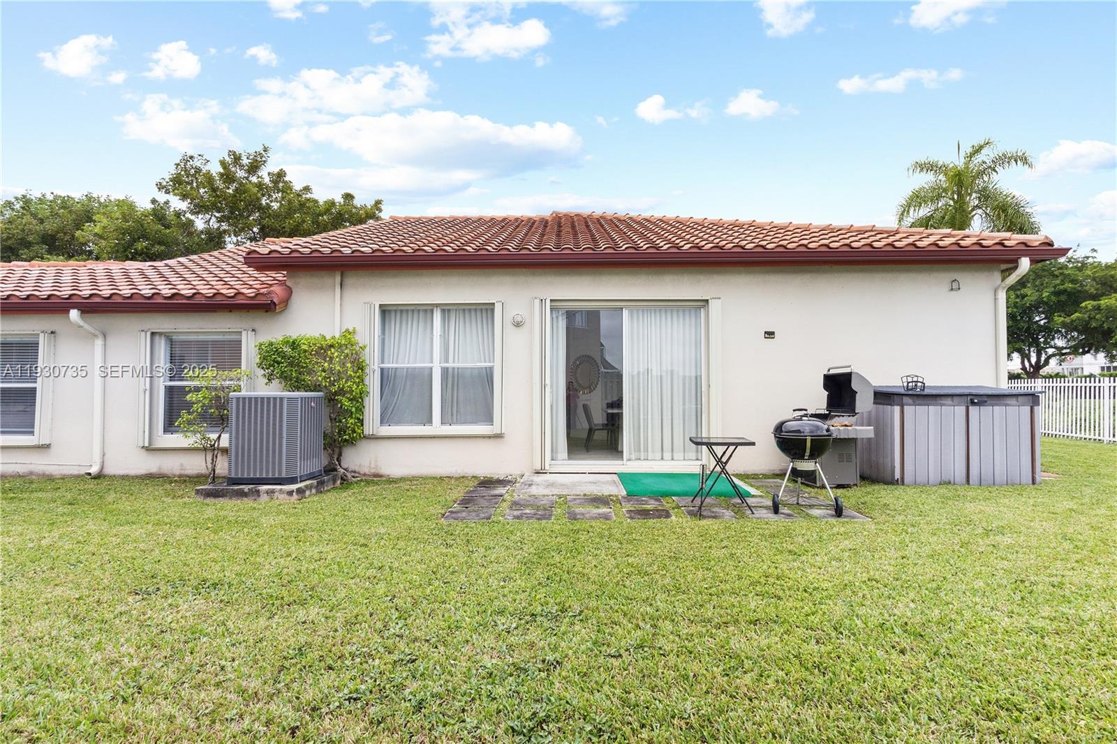 DORAL SANDS - Residential