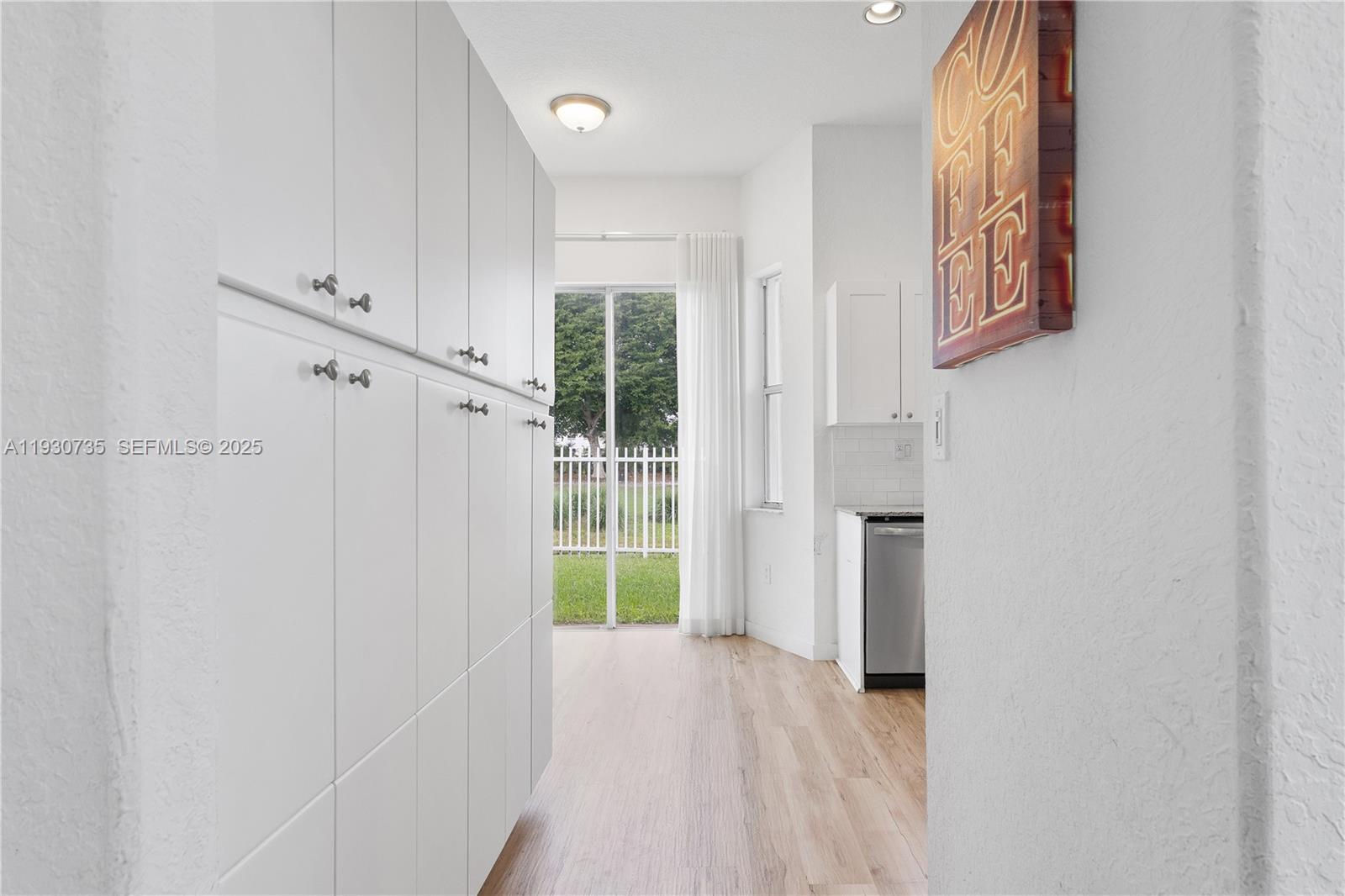 DORAL SANDS - Residential