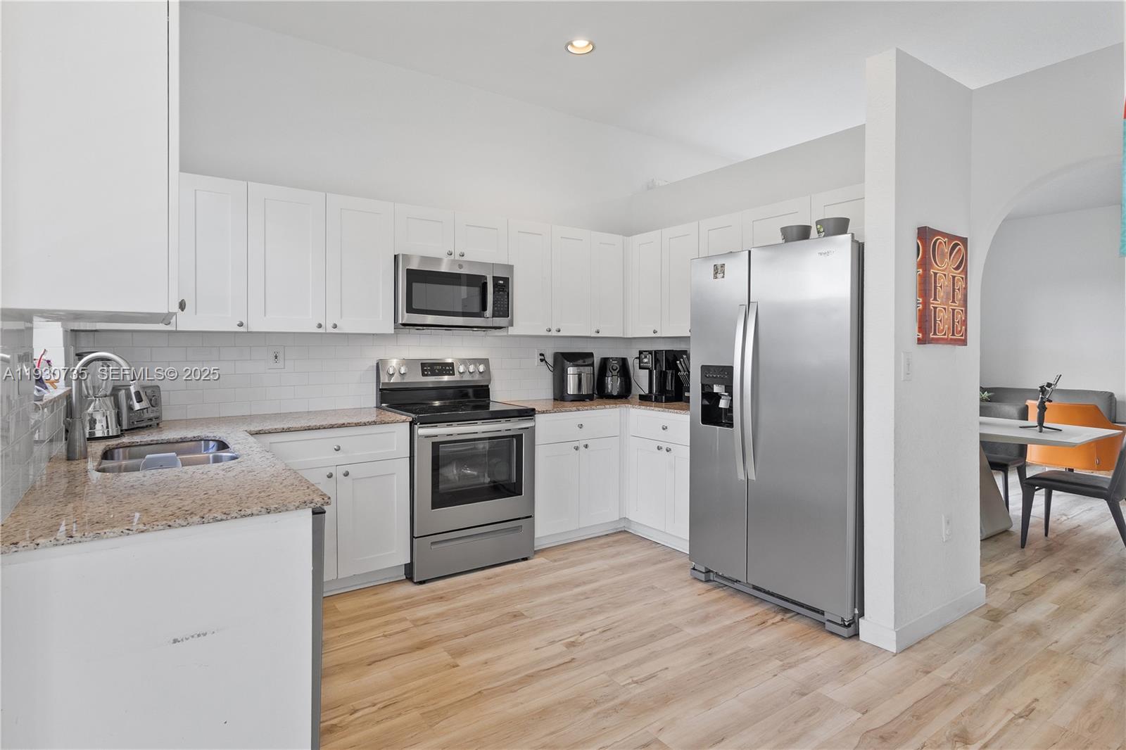 DORAL SANDS - Residential