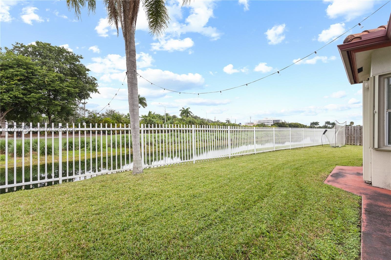 DORAL SANDS - Residential