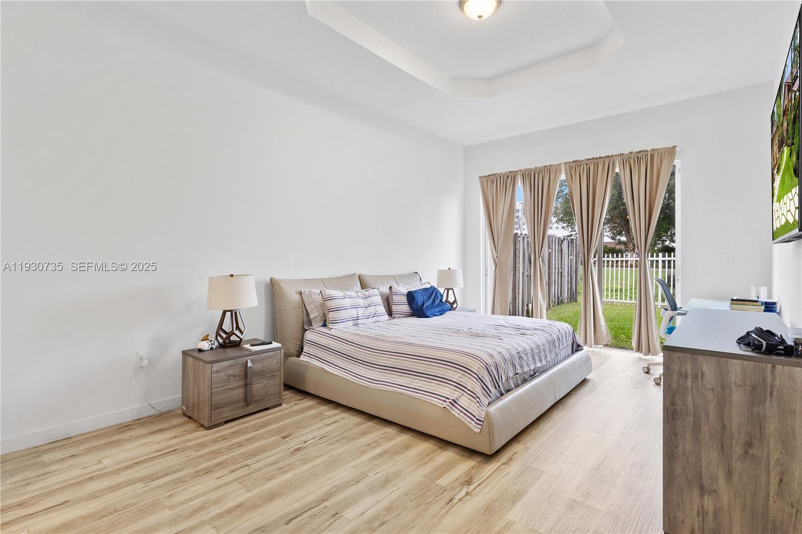 DORAL SANDS - Residential