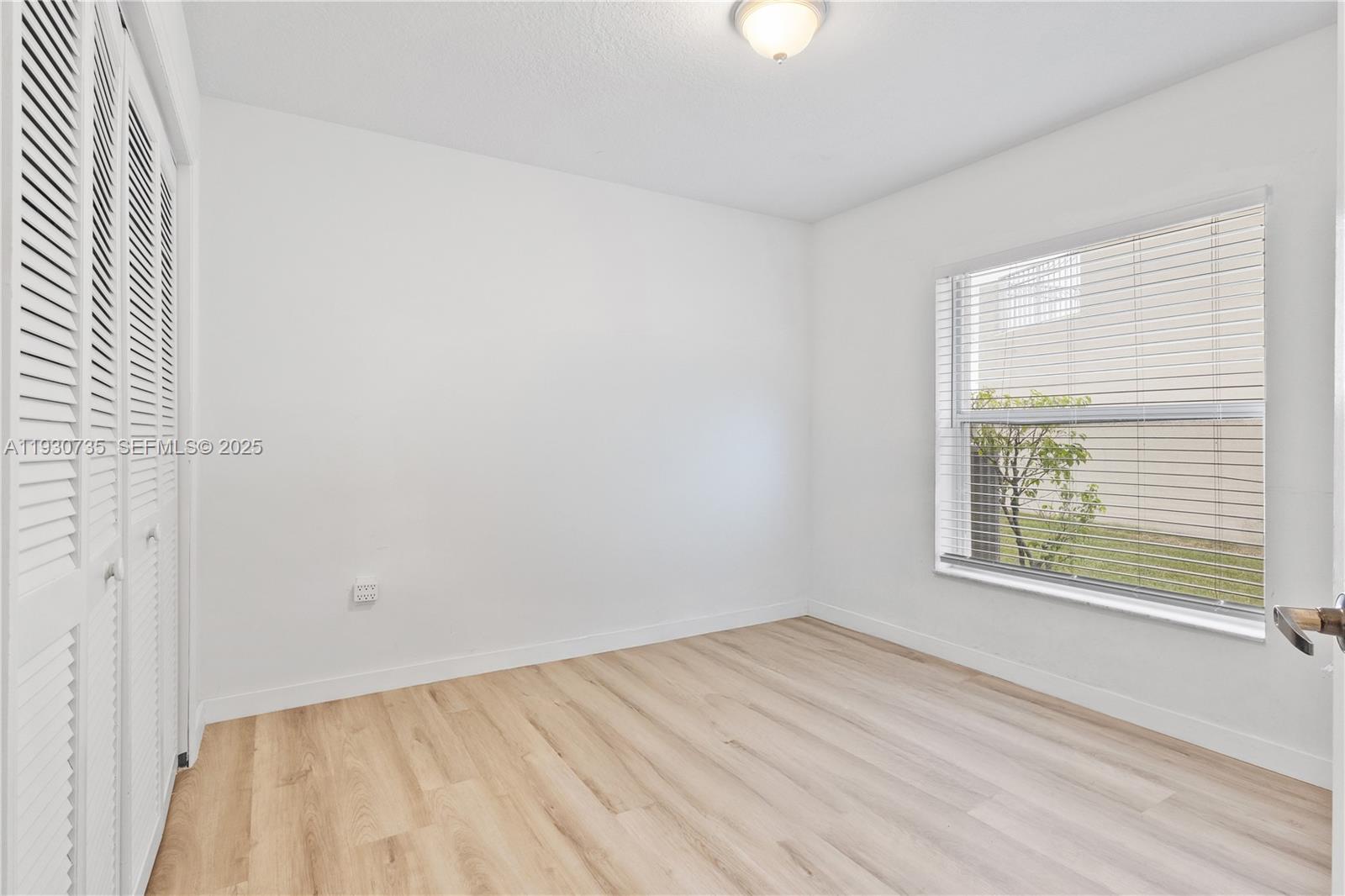 DORAL SANDS - Residential