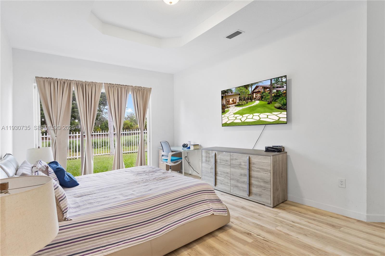 DORAL SANDS - Residential