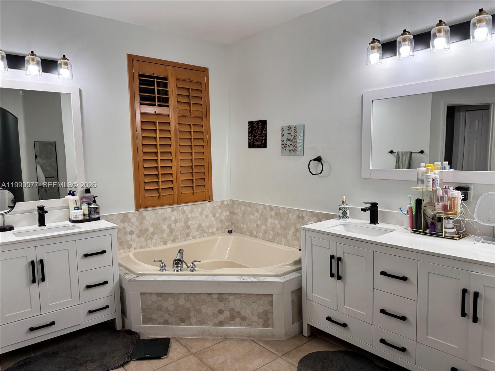 WINDSOR PALMS - Residential