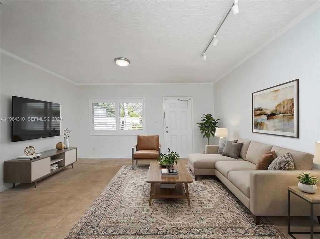 Photo of 1872 NE 46th St #D5, Fort Lauderdale, FL 33308 (MLS # A11984310)