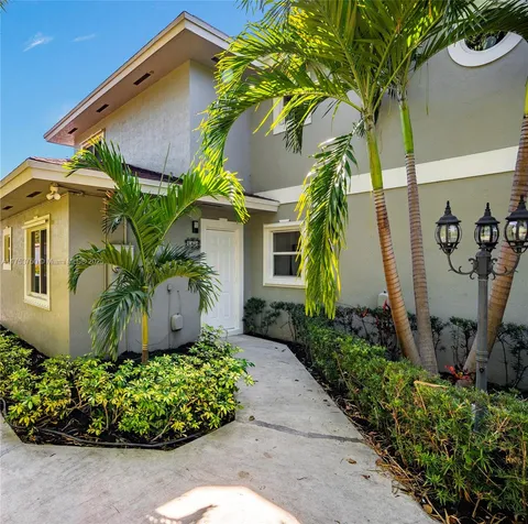 1323 NE 5th Ave, Fort Lauderdale, FL 33304 - MLS#: A11753750