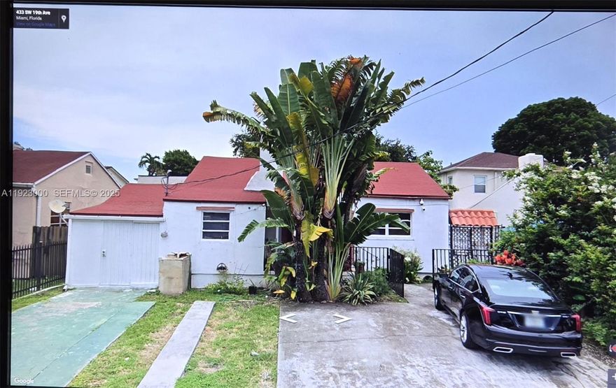 Great opportunity Single family with income T4-R Zoned development potential in a prime location near Calle Ocho, Restaurants, Marlins Park, Beautiful downtown Wynwood area with many restaurants and best is on its way.