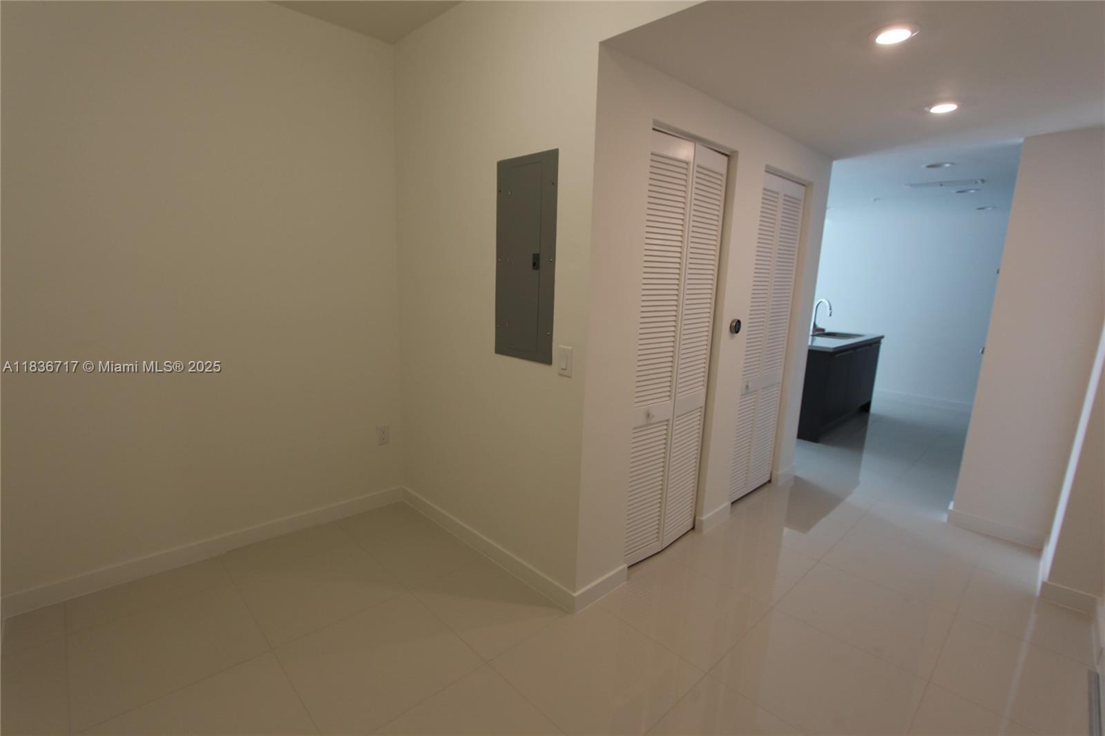 7875 NW 107th Ct 519 - 4, Doral, FL, 33178/$319,000 1 7875 NW 107th Ct 519 - 4