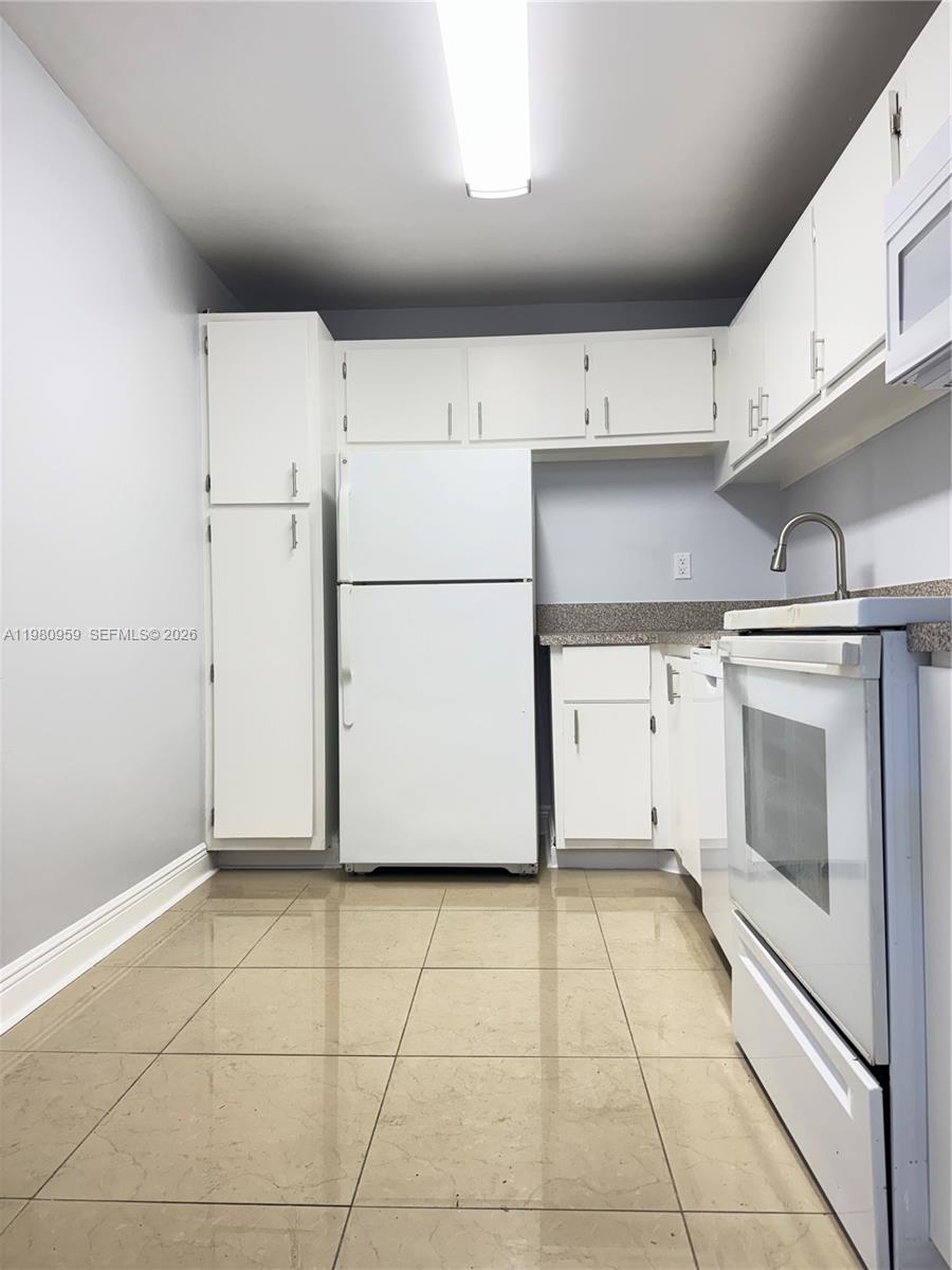 BAYVIEW PALMS CONDO - Residential Lease