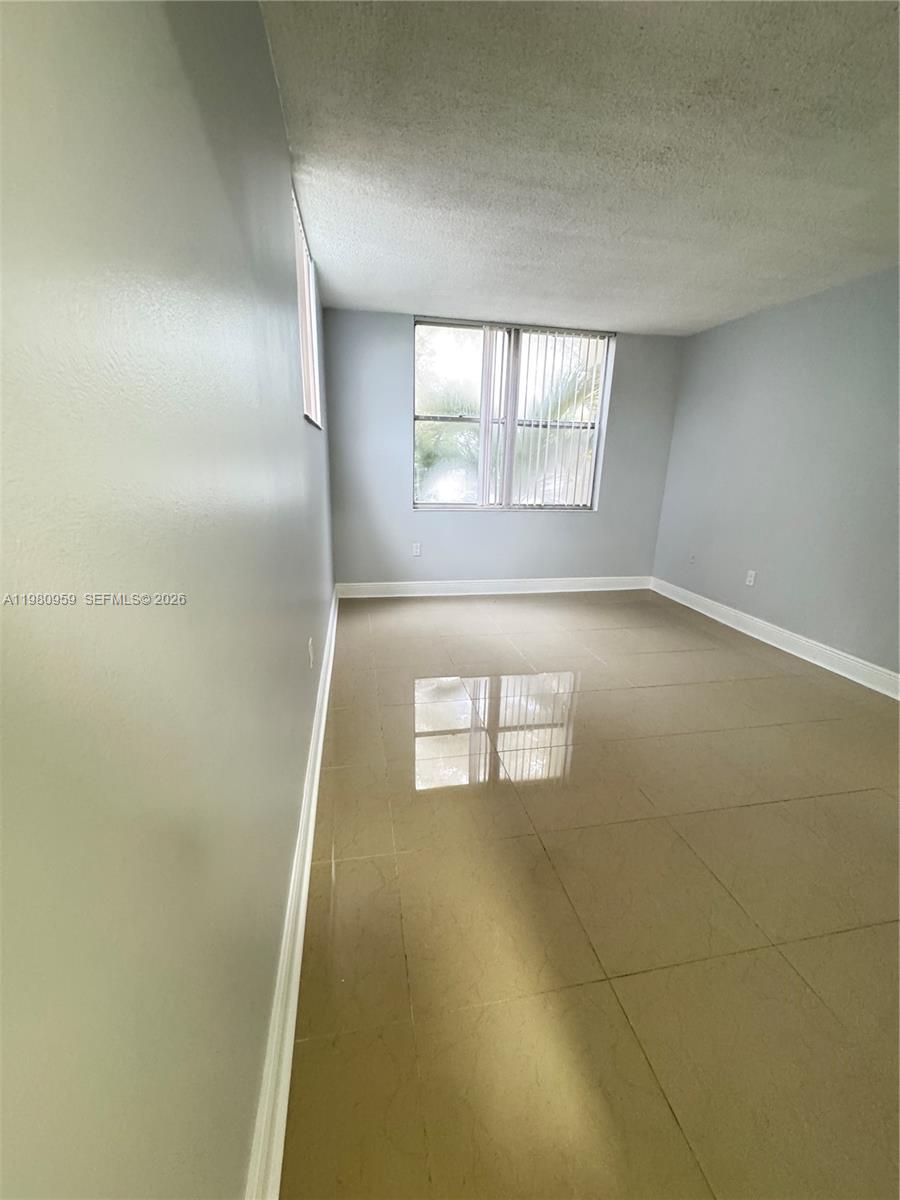 BAYVIEW PALMS CONDO - Residential Lease