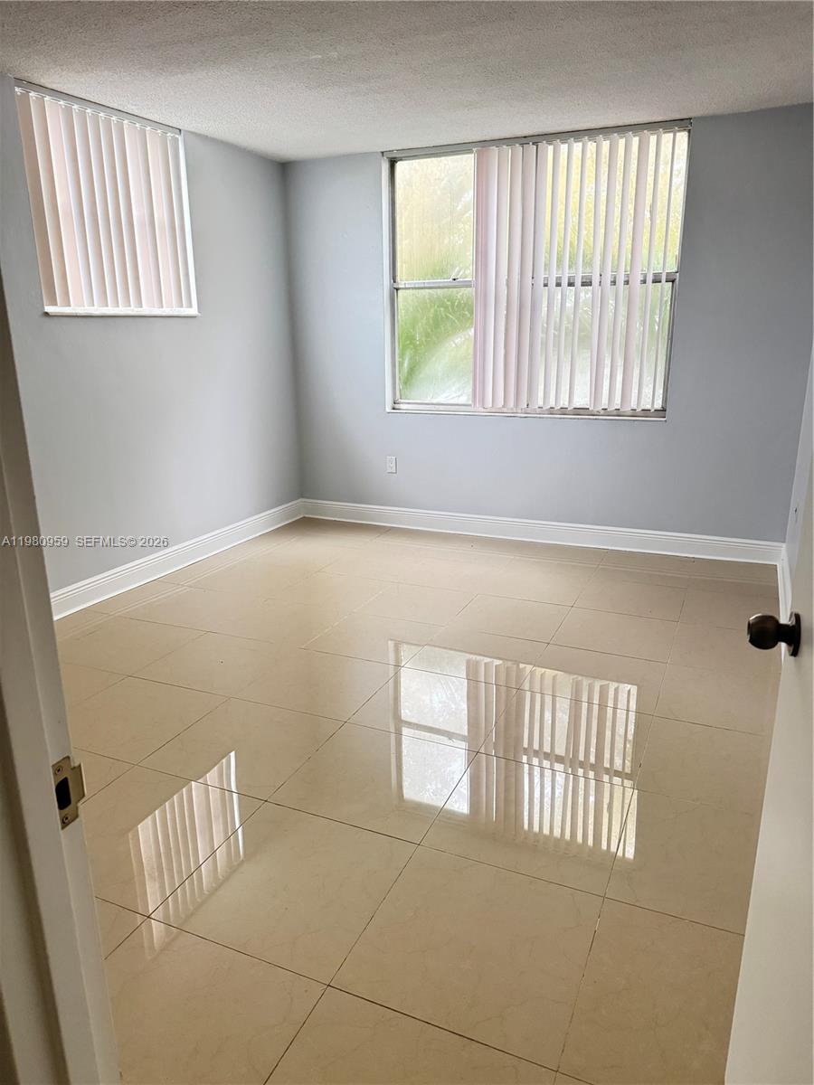 BAYVIEW PALMS CONDO - Residential Lease