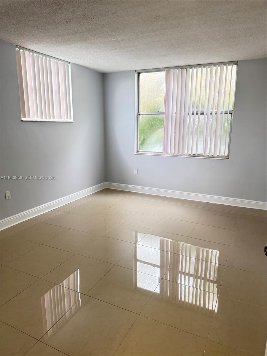 BAYVIEW PALMS CONDO - Residential Lease