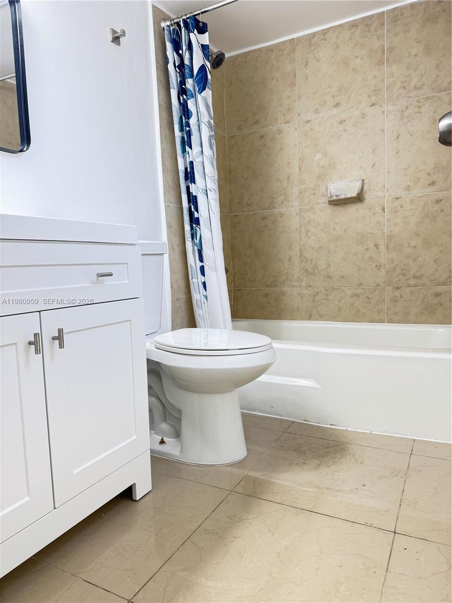 BAYVIEW PALMS CONDO - Residential Lease