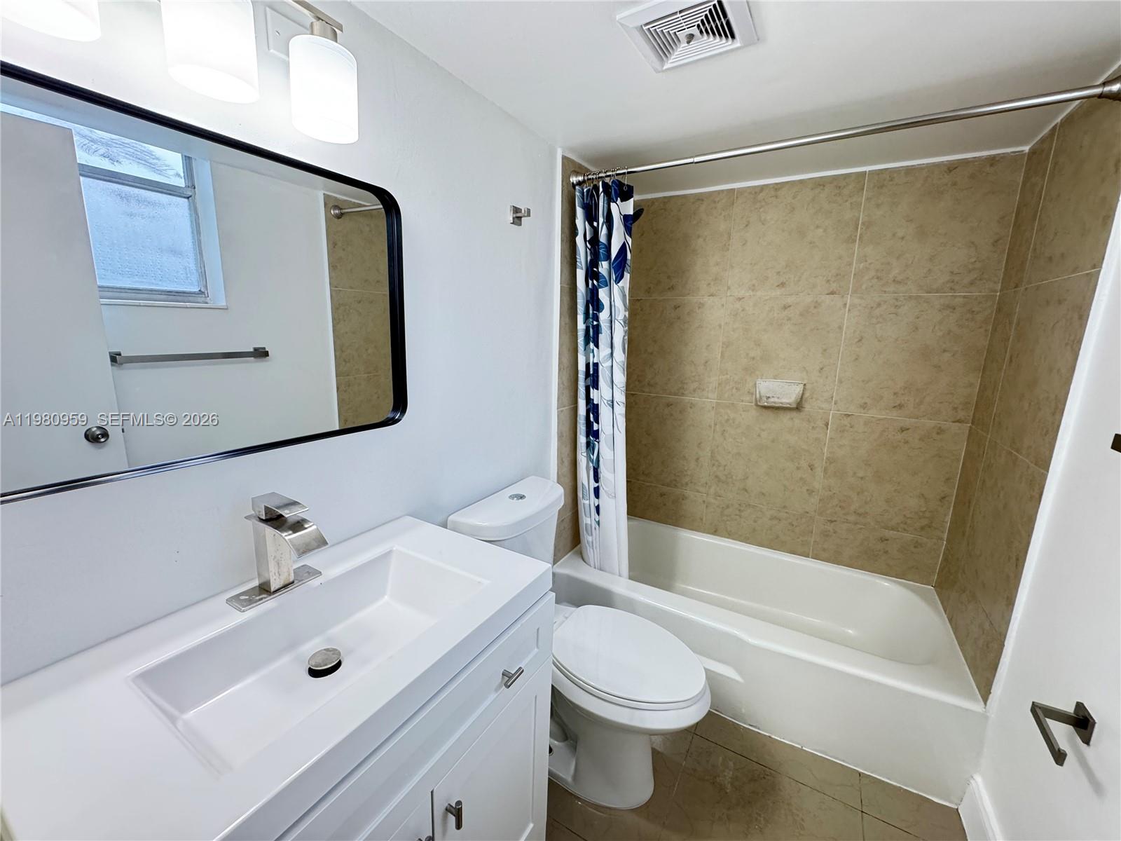 BAYVIEW PALMS CONDO - Residential Lease