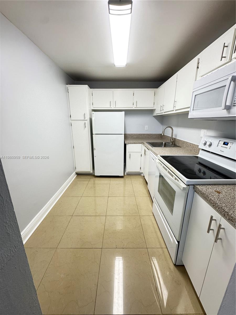 BAYVIEW PALMS CONDO - Residential Lease