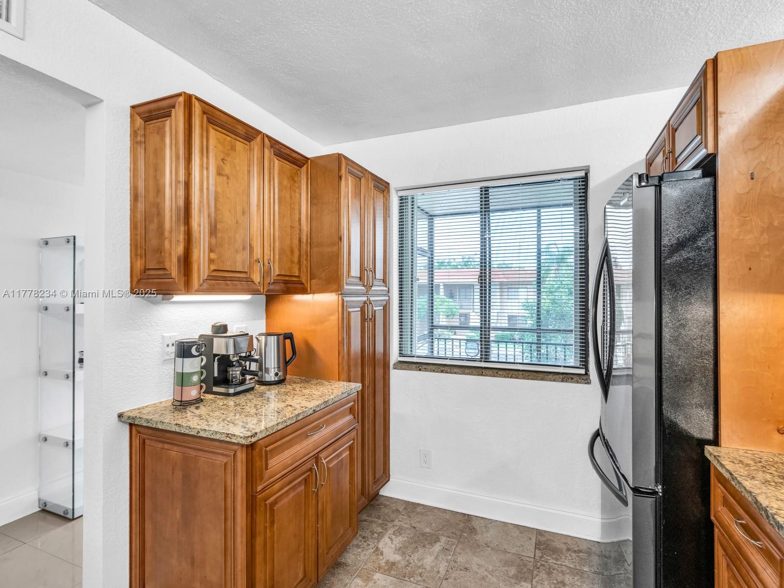 search properties 3 398 Lakeview Dr 205