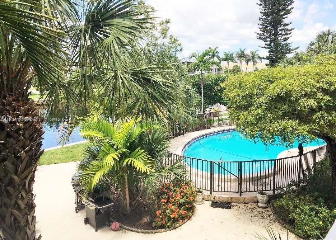 455 Golden Isles Dr 203