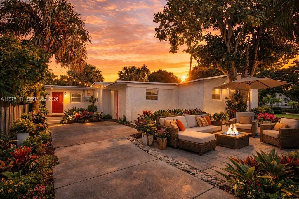 Photo of 1160 W 26 th Ct, Riviera Beach, FL 33404 (MLS # A11975111)