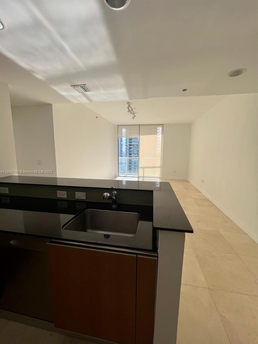 1060 Brickell Ave 2711