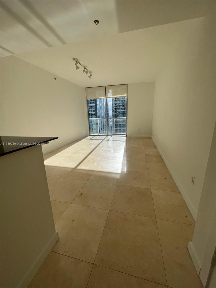 1060 Brickell Ave 2711