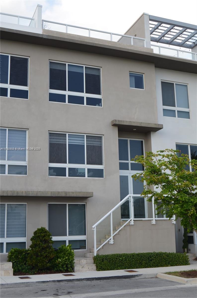10347 Nw 64th Ln  , Doral, Miami-Dade County, Florida - 3 Bedrooms  
5 Bathrooms - 