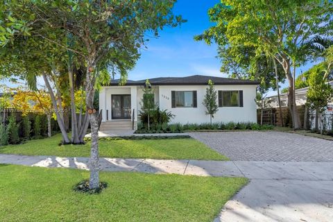 1520 NW 29th Ave Miami FL 33125