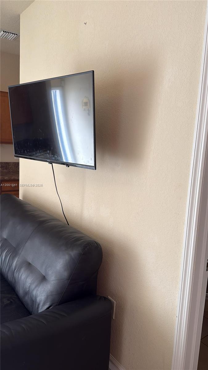 KENDALL COMMONS RESIDENTI - Residential Lease