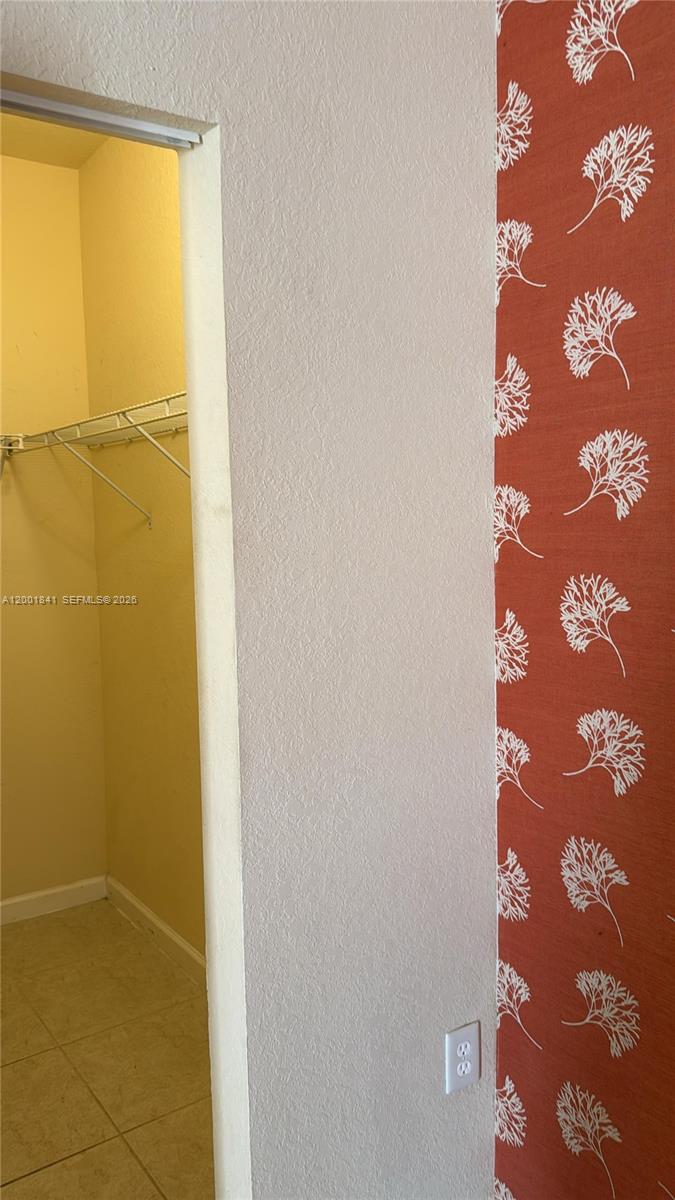 KENDALL COMMONS RESIDENTI - Residential Lease