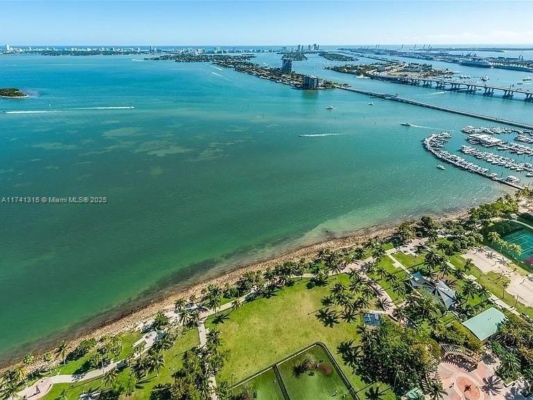 2000 N Bayshore Dr 304