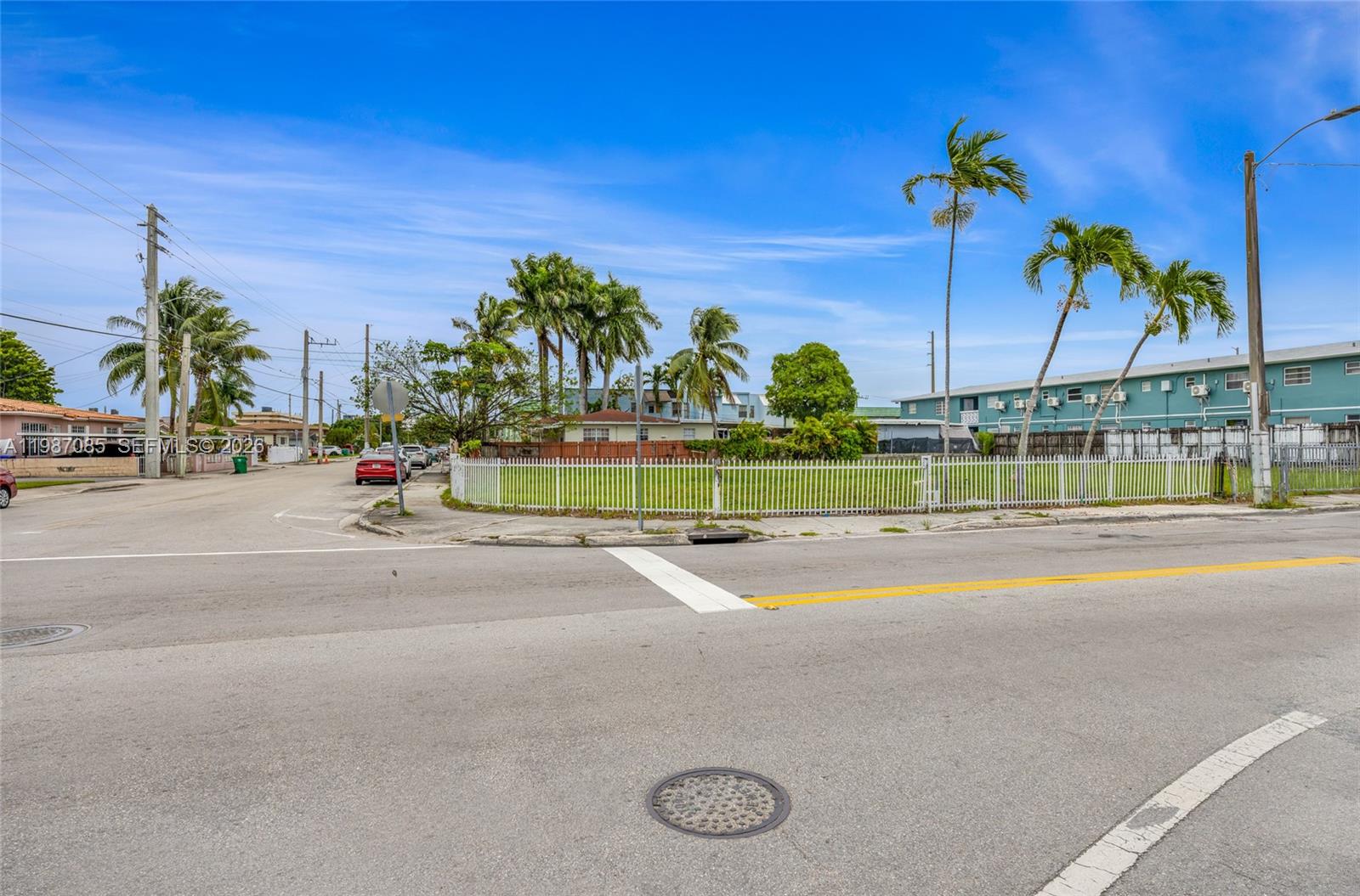 LE JEUNE GARDENS - Land